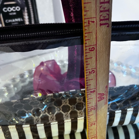 Henri Bendel Striped Transparent clutch or cosmetic bag - Picture 8 of 10